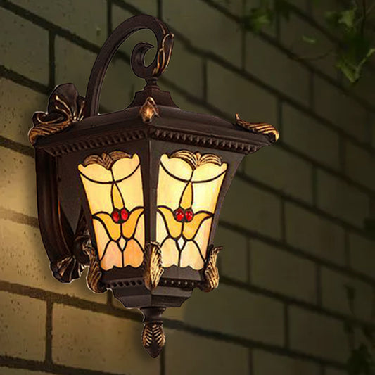 Lantern Wall Mount Fixture Industrial Vintage Stained Glass 1 Head Wall Lantern in Beige for Balcony Beige Clearhalo 'Industrial' 'Middle century wall lights' 'Tiffany wall lights' 'Tiffany' 'Wall Lamps & Sconces' 'Wall Lights' Lighting' 174765