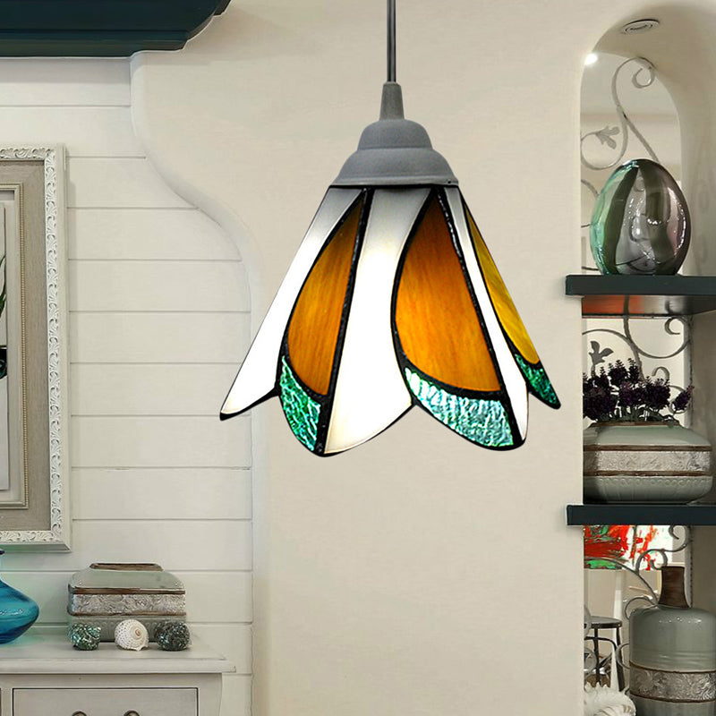 Tiffany-Style Floral Pendulum Light 1 Head Handcrafted Art Glass Suspension Lamp in Blue/Green for Foyer Green Clearhalo 'Ceiling Lights' 'Industrial' 'Middle Century Pendants' 'Pendant Lights' 'Pendants' 'Tiffany close to ceiling' 'Tiffany Pendants' 'Tiffany' Lighting' 178271