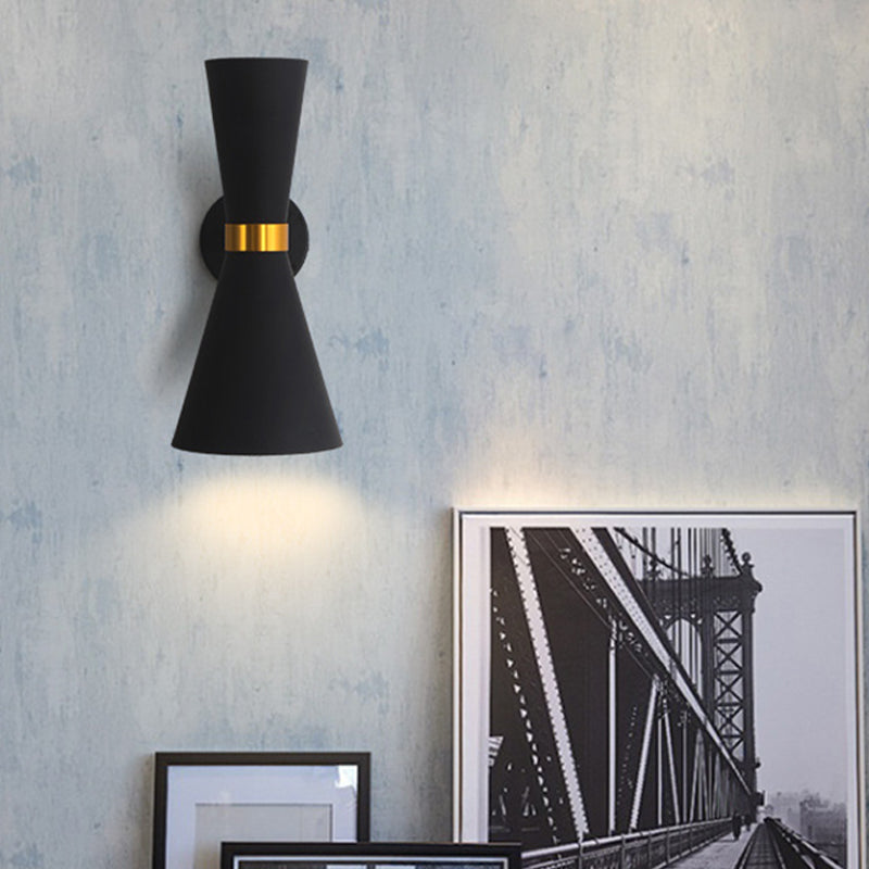 Black/White Cocktail Shaker Sconce Lamp Modern 1 Light Metal Wall Mounted Lighting with Rotatable Joint Clearhalo 'Cast Iron' 'Glass' 'Industrial' 'Modern wall lights' 'Modern' 'Tiffany' 'Traditional wall lights' 'Wall Lamps & Sconces' 'Wall Lights' Lighting' 1789396