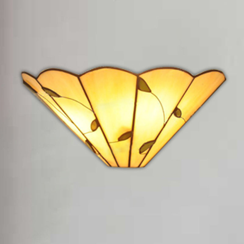 Tiffany Style Conical Wall Sconce with Leaf Pattern Art Glass Wall Light in Beige for Dining Room Clearhalo 'Industrial' 'Middle century wall lights' 'Tiffany wall lights' 'Tiffany' 'Wall Lamps & Sconces' 'Wall Lights' Lighting' 179001