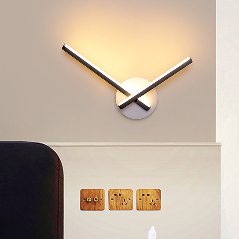 Overlapping Lines Metallic Wall Sconce Simplicity Black/White LED Wall Lamp Fixture with Round Backplate, Warm/White Light Clearhalo 'Cast Iron' 'Glass' 'Industrial' 'Modern wall lights' 'Modern' 'Tiffany' 'Traditional wall lights' 'Wall Lamps & Sconces' 'Wall Lights' Lighting' 1867003