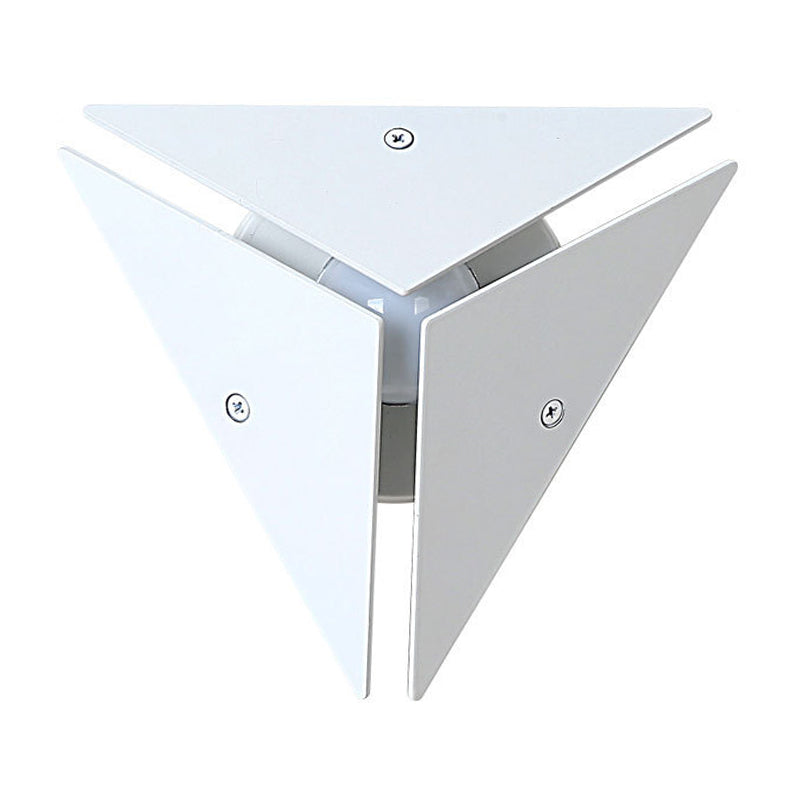 Simple Style Triangle Metal Wall Sconce Light Gold/Black/White LED Wall Light Fixture in Warm/White Light for Corridor Clearhalo 'Cast Iron' 'Glass' 'Industrial' 'Modern wall lights' 'Modern' 'Tiffany' 'Traditional wall lights' 'Wall Lamps & Sconces' 'Wall Lights' Lighting' 1910617