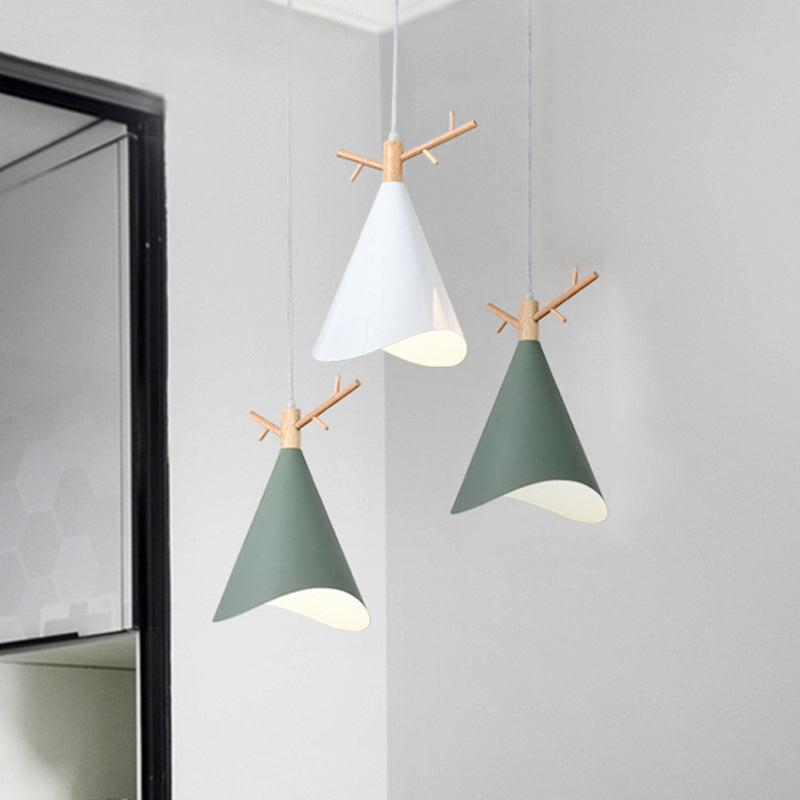 Iron Waveform-Edge Conic Ceiling Light Nordic 1 Head Green/Grey/White Hanging Pendant with Wood Antler Top Clearhalo 'Ceiling Lights' 'Pendant Lights' 'Pendants' Lighting' 1911882