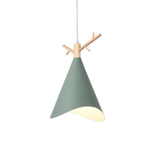 Iron Waveform-Edge Conic Ceiling Light Nordic 1 Head Green/Grey/White Hanging Pendant with Wood Antler Top Clearhalo 'Ceiling Lights' 'Pendant Lights' 'Pendants' Lighting' 1911884