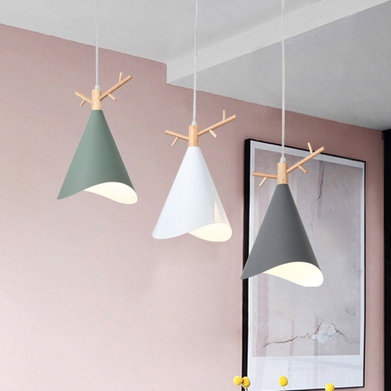 Iron Waveform-Edge Conic Ceiling Light Nordic 1 Head Green/Grey/White Hanging Pendant with Wood Antler Top Clearhalo 'Ceiling Lights' 'Pendant Lights' 'Pendants' Lighting' 1911889