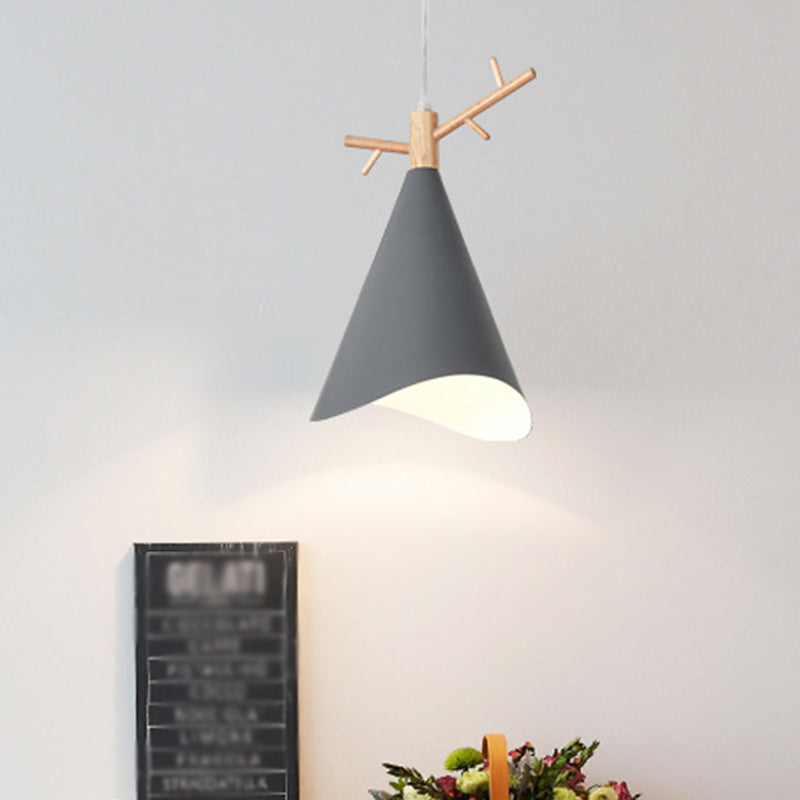 Iron Waveform-Edge Conic Ceiling Light Nordic 1 Head Green/Grey/White Hanging Pendant with Wood Antler Top Clearhalo 'Ceiling Lights' 'Pendant Lights' 'Pendants' Lighting' 1911890