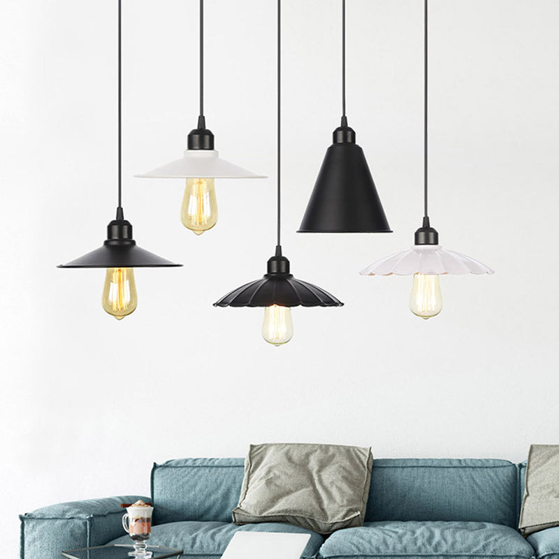 1 Head Ceiling Hang Lamp Rustic Living Room Pendant Light Kit with Flared/Scalloped/Horn Iron Shade in Black/White Clearhalo 'Art Deco Pendants' 'Black' 'Cast Iron' 'Ceiling Lights' 'Ceramic' 'Crystal' 'Industrial Pendants' 'Industrial' 'Metal' 'Middle Century Pendants' 'Pendant Lights' 'Pendants' 'Rustic Pendants' 'Tiffany' Lighting' 1916774