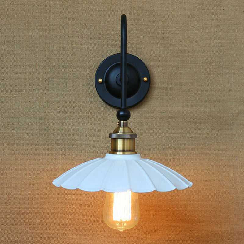 Swoop Arm Metallic Wall Lighting Rustic 1 Bulb Living Room Wall Mount Lamp with Scalloped/Saucer Shade in Black/White Clearhalo 'Art deco wall lights' 'Cast Iron' 'Glass' 'Industrial wall lights' 'Industrial' 'Middle century wall lights' 'Modern' 'Rustic wall lights' 'Tiffany' 'Traditional wall lights' 'Wall Lamps & Sconces' 'Wall Lights' Lighting' 1918123
