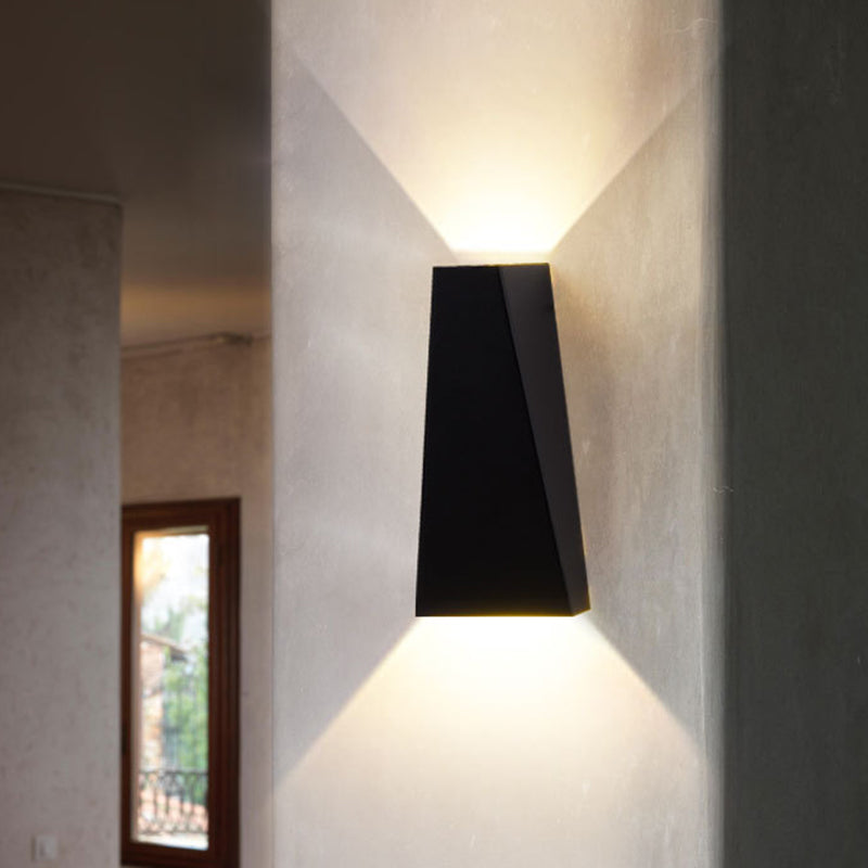 Nordic LED Flush Wall Sconce Black/White Triangular LED Wall Lamp with Metal Shade for Balcony, Warm/White Light Clearhalo 'Cast Iron' 'Glass' 'Industrial' 'Modern wall lights' 'Modern' 'Tiffany' 'Traditional wall lights' 'Wall Lamps & Sconces' 'Wall Lights' Lighting' 1985383
