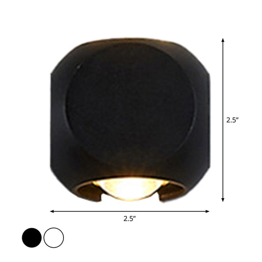 Mini Cube Wall Washer Sconce Nordic Aluminum 2/4-Head Living Room LED Wall Lamp in Black/White Clearhalo 'Cast Iron' 'Glass' 'Industrial' 'Modern wall lights' 'Modern' 'Tiffany' 'Traditional wall lights' 'Wall Lamps & Sconces' 'Wall Lights' Lighting' 1985574