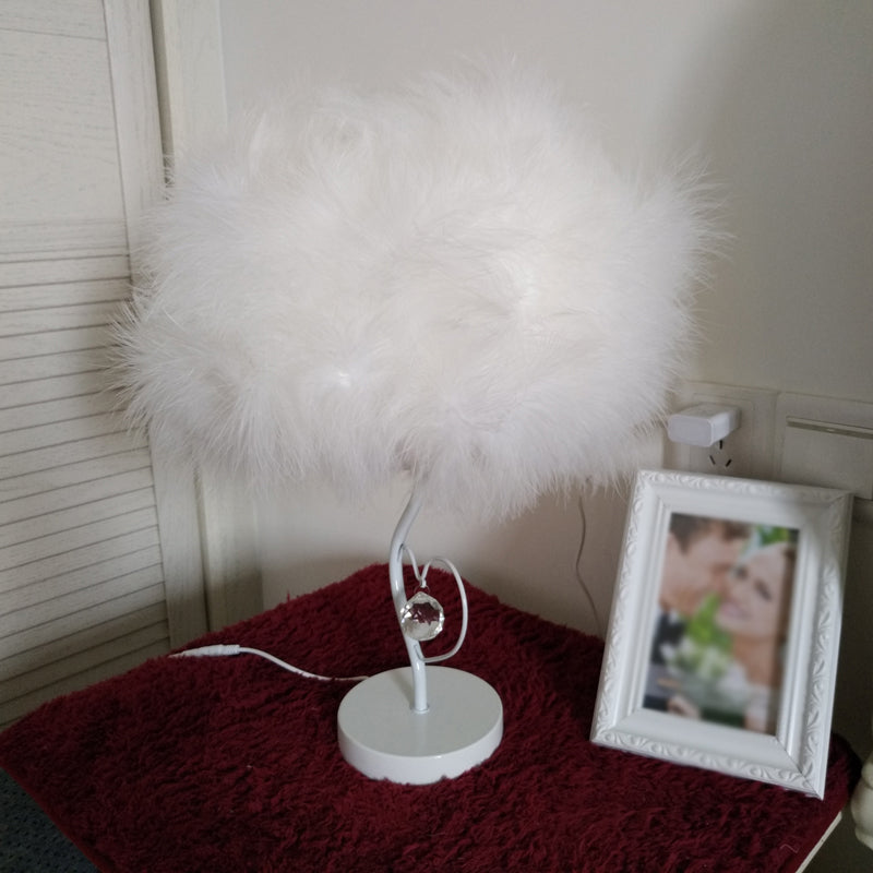 Feather Cloud Table Lamp Romantic Nordic 1 Bulb White Night Light with Crystal Accent Clearhalo 'Lamps' 'Table Lamps' Lighting' 1985956