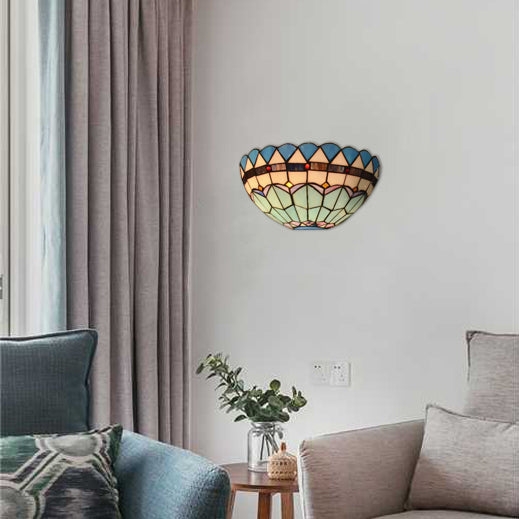 Baroque Bowl Wall Mount Light with/without Pull Chain Stained Glass 1 Light Wall Sconce Lighting in Blue Clearhalo 'Industrial' 'Middle century wall lights' 'Tiffany wall lights' 'Tiffany' 'Wall Lamps & Sconces' 'Wall Lights' Lighting' 20086