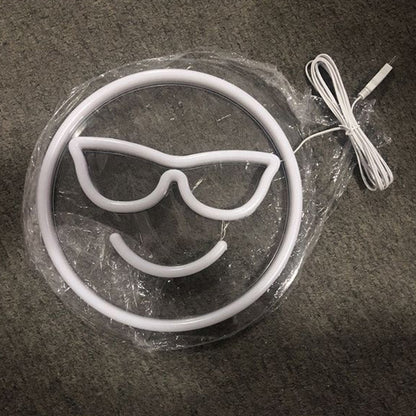 Smiley Mini Nightstand Lighting Contemporary Plastic USB Powered LED White Wall Light White Clearhalo 'Night Lights' 'Wall Lights' Lighting' 2016626