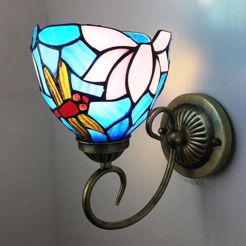 Metal Brass Wall Sconce Swirled Arm 1-Light Tiffany Wall Hanging Light with Geometry Cut Glass Shade Clearhalo 'Art deco wall lights' 'Cast Iron' 'Glass' 'Industrial' 'Middle century wall lights' 'Modern' 'Tiffany wall lights' 'Tiffany' 'Traditional wall lights' 'Wall Lamps & Sconces' 'Wall Lights' Lighting' 2029254