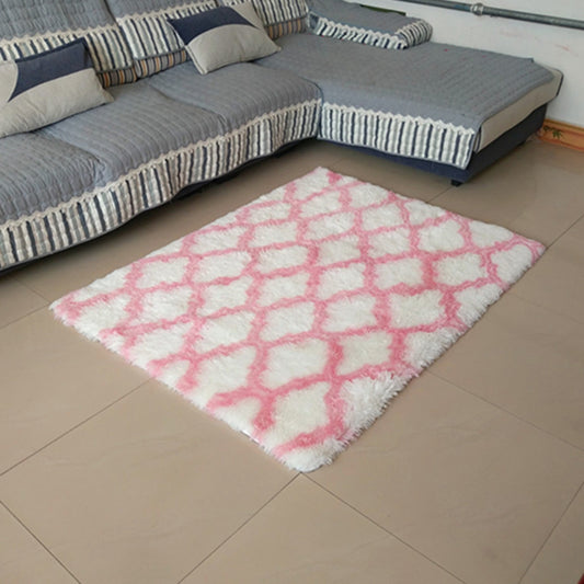 Unique Quatrefoil Patterned Rug Multi Color Modern Carpet Faux Fur Anti-Slip Backing Pet Friendly Machine Washable Rug for Room Pink-White Clearhalo 'Area Rug' 'Casual' 'Rugs' Rug' 2070909