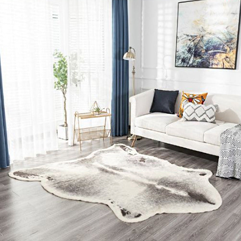 White and Grey Minimalist Rug Synthetics Faux Badger Skin Carpet Washable Pet Friendly Non-Slip Backing Rug for Living Room Clearhalo 'Area Rug' 'Casual' 'Rugs' Rug' 2106601