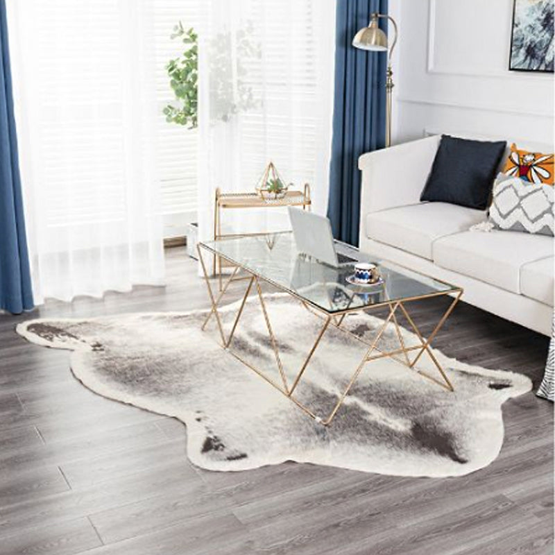 White and Grey Minimalist Rug Synthetics Faux Badger Skin Carpet Washable Pet Friendly Non-Slip Backing Rug for Living Room Clearhalo 'Area Rug' 'Casual' 'Rugs' Rug' 2106603