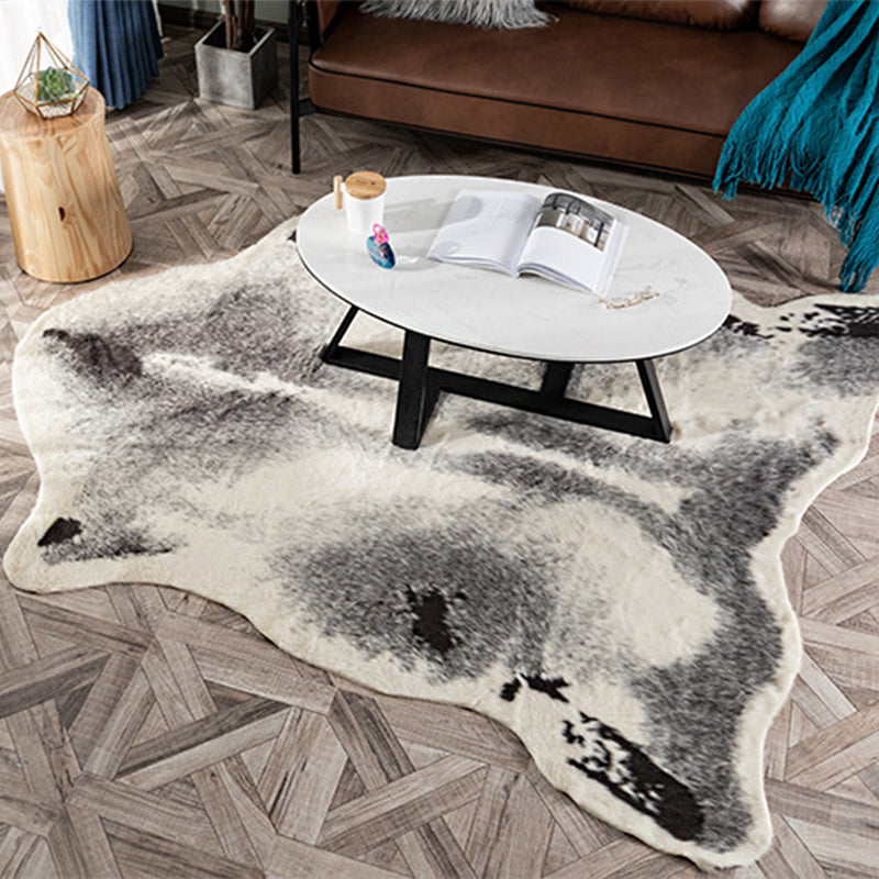 White and Grey Minimalist Rug Synthetics Faux Badger Skin Carpet Washable Pet Friendly Non-Slip Backing Rug for Living Room Clearhalo 'Area Rug' 'Casual' 'Rugs' Rug' 2106604