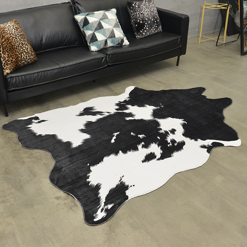 Black-White Cow Print Rug Polypropylene Nordic Carpet Pet Friendly Non-Slip Backing Washable Rug for Great Room Clearhalo 'Area Rug' 'Casual' 'Rugs' Rug' 2106615