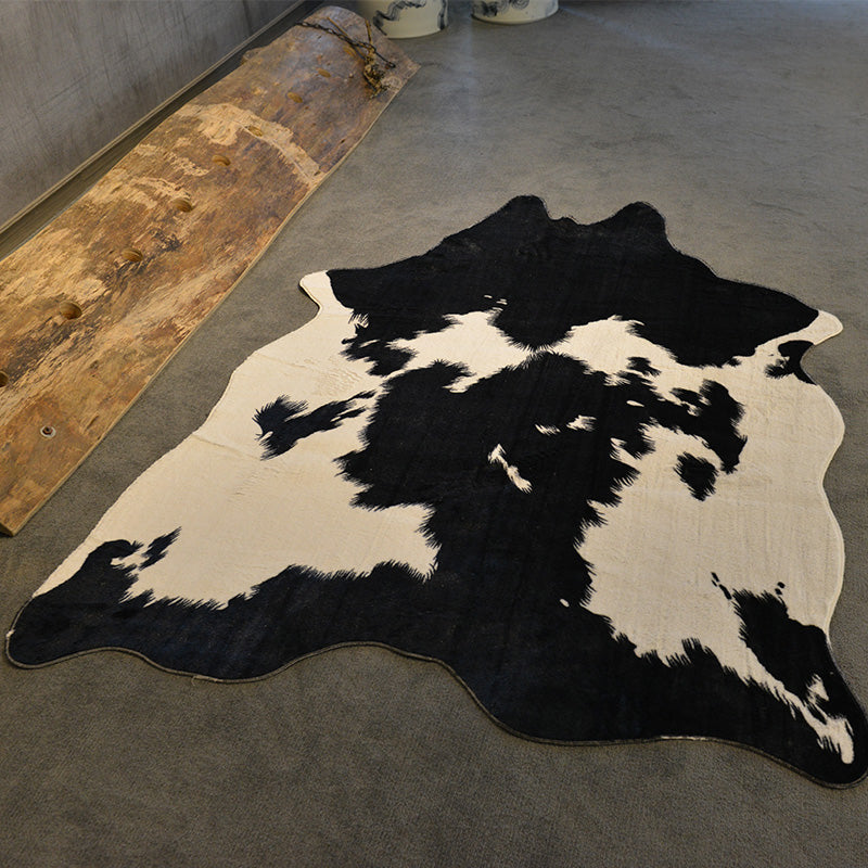 Black-White Cow Print Rug Polypropylene Nordic Carpet Pet Friendly Non-Slip Backing Washable Rug for Great Room Clearhalo 'Area Rug' 'Casual' 'Rugs' Rug' 2106617