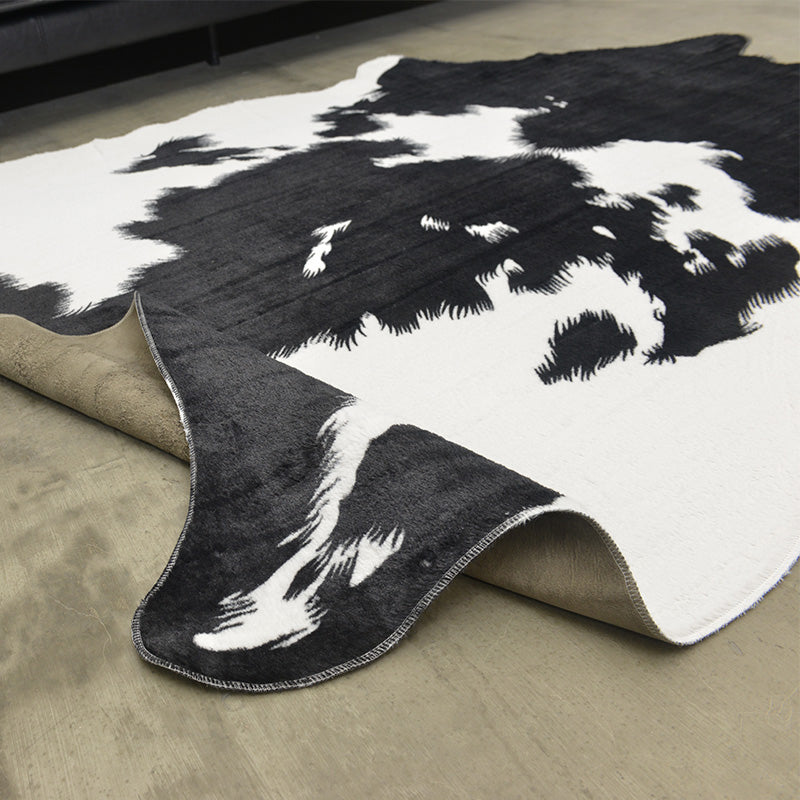 Black-White Cow Print Rug Polypropylene Nordic Carpet Pet Friendly Non-Slip Backing Washable Rug for Great Room Clearhalo 'Area Rug' 'Casual' 'Rugs' Rug' 2106618