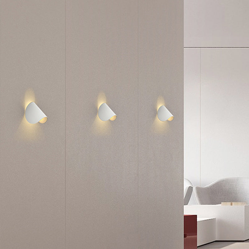 Curved Shaped LED Wall Light Minimalist Metallic Living Room Wall Lighting Fixture Clearhalo 'Cast Iron' 'Glass' 'Industrial' 'Modern wall lights' 'Modern' 'Tiffany' 'Traditional wall lights' 'Wall Lamps & Sconces' 'Wall Lights' Lighting' 2121419