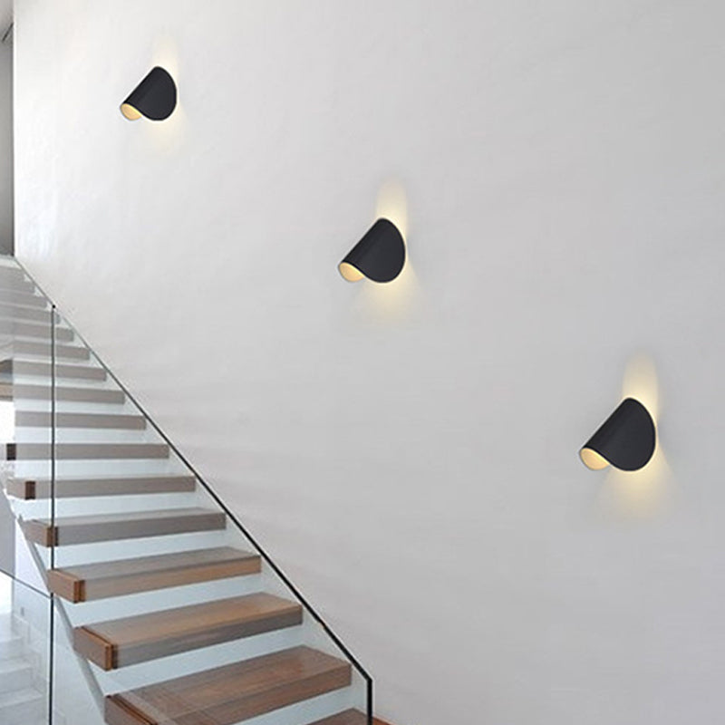 Curved Shaped LED Wall Light Minimalist Metallic Living Room Wall Lighting Fixture Black Clearhalo 'Cast Iron' 'Glass' 'Industrial' 'Modern wall lights' 'Modern' 'Tiffany' 'Traditional wall lights' 'Wall Lamps & Sconces' 'Wall Lights' Lighting' 2121425
