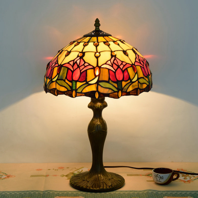 1 Head Table Lamp Decorative Dome Shade Stained Glass Nightstand Light for Living Room Beige Clearhalo 'Lamps' 'Table Lamps' Lighting' 2186351
