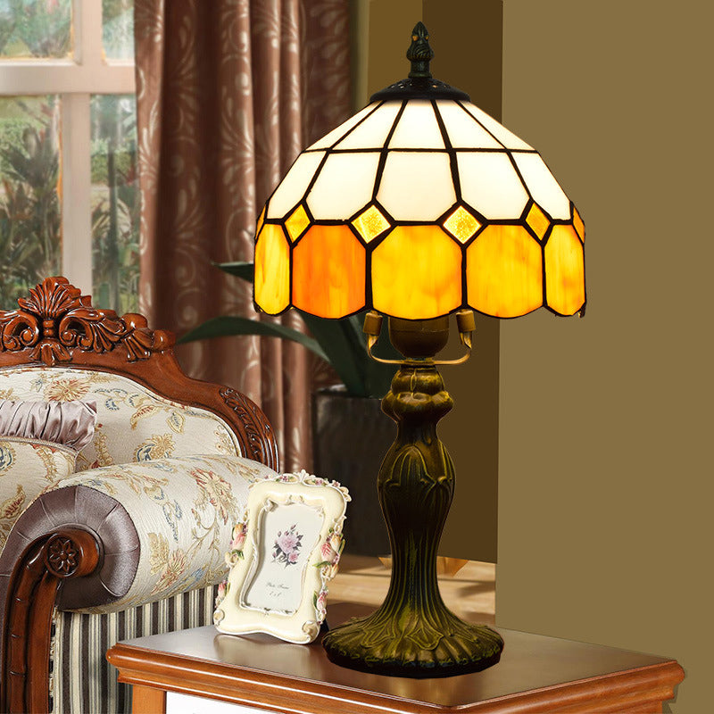Yellow Single-Bulb Nightstand Lamp Classic Gridded Glass Scalloped Table Light for Living Room Clearhalo 'Lamps' 'Table Lamps' Lighting' 2187369
