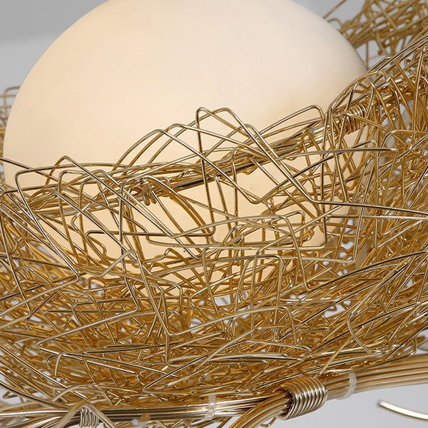 Lampadario a sospensione con sfera in vetro bianco latte Artistry Lampada a sospensione dorata a 1/2/3 luci con uccelli e nido in alluminio cucito a mano