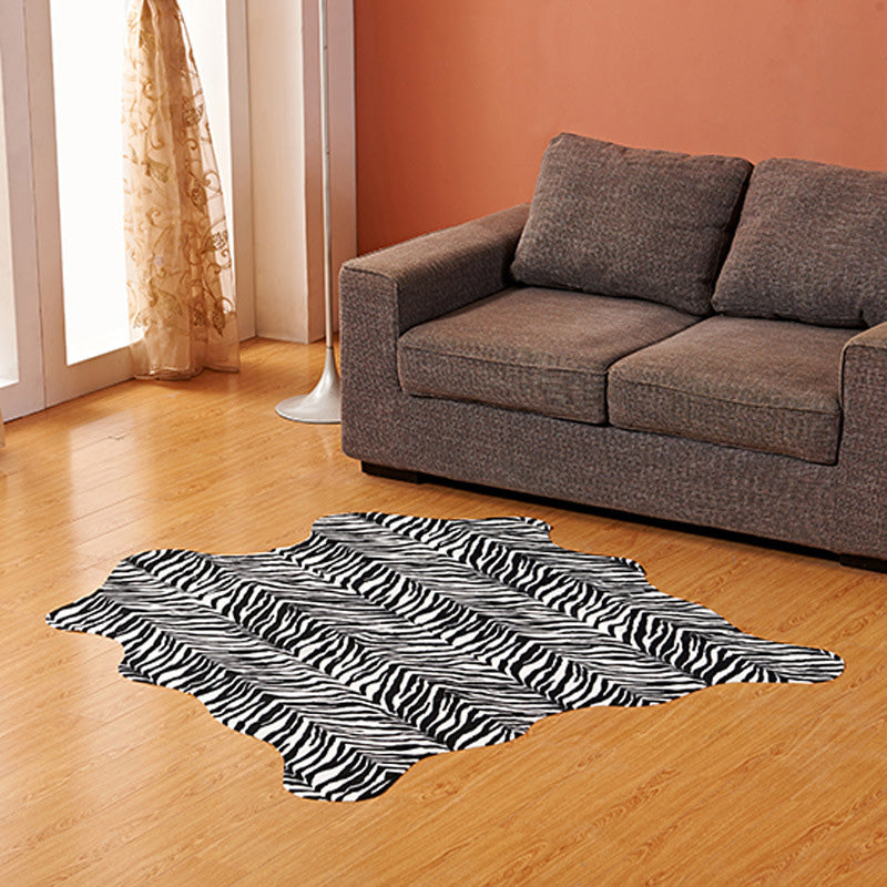 Minimalist Animal Skin Printed Rug Multi Colored Synthetics Carpet Stain-Resistant Easy Care Rug for Decoration Matte Black 4'8" x 5'3" Clearhalo 'Area Rug' 'Casual' 'Rugs' Rug' 2198798