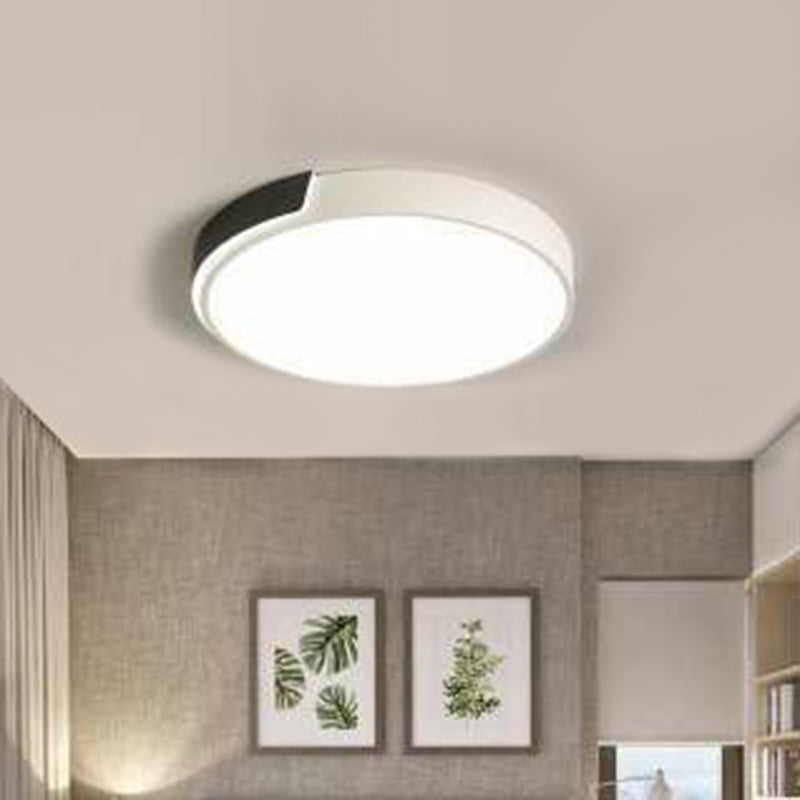 Metal Geometric LED Flush Mount Light Simplicity Black and White Flush Mount Ceiling Light Black-White Round Clearhalo 'Ceiling Lights' 'Close To Ceiling Lights' 'Close to ceiling' 'Flush mount' Lighting' 2217882