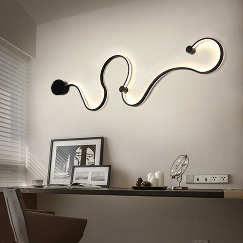 Metallic Snake-Like LED Wall Lamp Nordic Style Black Wall Sconce Lighting for Living Room Clearhalo 'Cast Iron' 'Glass' 'Industrial' 'Modern wall lights' 'Modern' 'Tiffany' 'Traditional wall lights' 'Wall Lamps & Sconces' 'Wall Lights' Lighting' 2236355