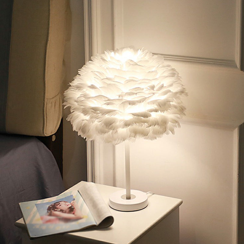 Modernist Layered Flower Night Lighting Feather 1-Head Girls Bedroom Table Light Clearhalo 'Lamps' 'Table Lamps' Lighting' 2282914