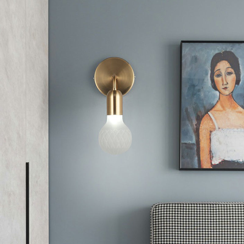 Industrial-Style Bulb Shaped Wall Light Single Lattice Glass Sconce Lighting Fixture in Brass Clearhalo 'Art deco wall lights' 'Cast Iron' 'Glass' 'Industrial wall lights' 'Industrial' 'Middle century wall lights' 'Modern' 'Rustic wall lights' 'Tiffany' 'Traditional wall lights' 'Wall Lamps & Sconces' 'Wall Lights' Lighting' 2289659