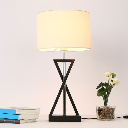 Modern Hourglass Table Lamp Fabric Single Bedside Nightstand Lighting with Drum Fabric Shade in White Clearhalo 'Lamps' 'Table Lamps' Lighting' 2290473