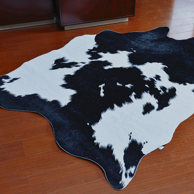Casual Decoration Rug Multi Colored Animal Print Area Carpet Cowhide Non-Slip Backing Pet Friendly Indoor Rug Black-White 4'7" x 6'7" Clearhalo 'Area Rug' 'Casual' 'Rugs' Rug' 2317452
