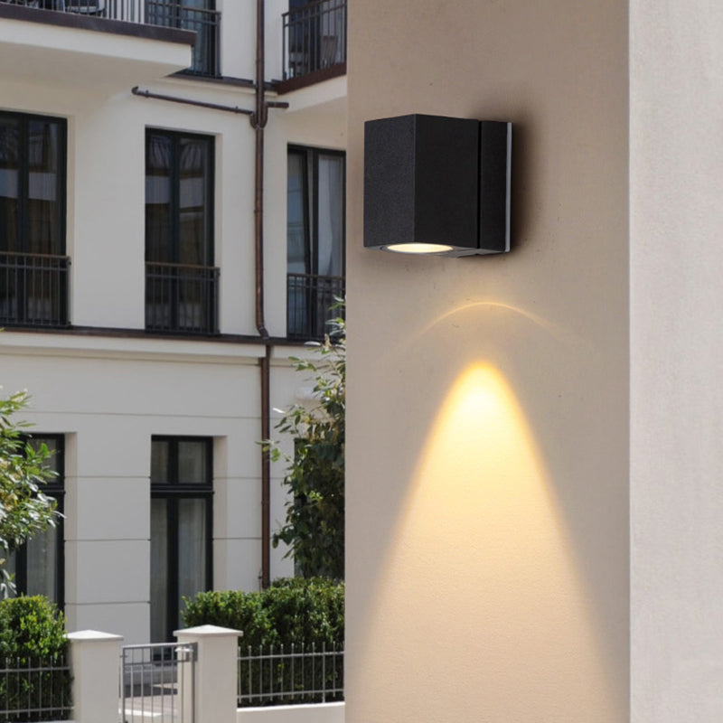 Rectangular Mini Wall Mounted Lighting Modern Metal LED Patio Sconce Fixture in Black Clearhalo 'Cast Iron' 'Glass' 'Industrial' 'Modern wall lights' 'Modern' 'Tiffany' 'Traditional wall lights' 'Wall Lamps & Sconces' 'Wall Lights' Lighting' 2336765