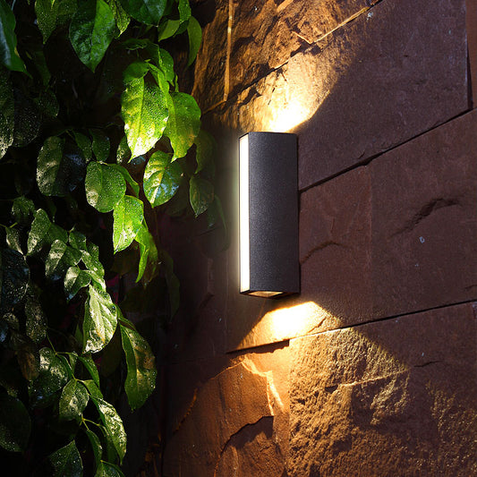 Matte Black Rectangle LED Wall Light Simple Style Metallic Sconce Lamp for Outdoor Clearhalo 'Cast Iron' 'Glass' 'Industrial' 'Modern wall lights' 'Modern' 'Tiffany' 'Traditional wall lights' 'Wall Lamps & Sconces' 'Wall Lights' Lighting' 2336792