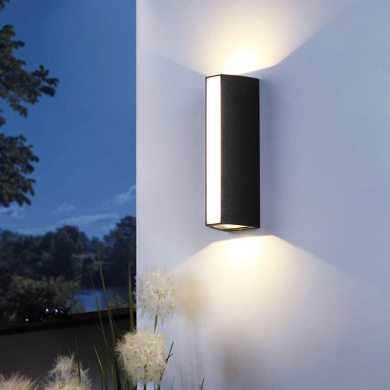 Matte Black Rectangle LED Wall Light Simple Style Metallic Sconce Lamp for Outdoor Clearhalo 'Cast Iron' 'Glass' 'Industrial' 'Modern wall lights' 'Modern' 'Tiffany' 'Traditional wall lights' 'Wall Lamps & Sconces' 'Wall Lights' Lighting' 2336795