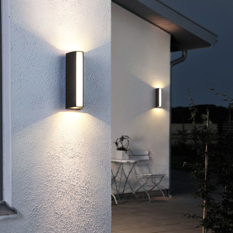 Matte Black Rectangle LED Wall Light Simple Style Metallic Sconce Lamp for Outdoor Clearhalo 'Cast Iron' 'Glass' 'Industrial' 'Modern wall lights' 'Modern' 'Tiffany' 'Traditional wall lights' 'Wall Lamps & Sconces' 'Wall Lights' Lighting' 2336796