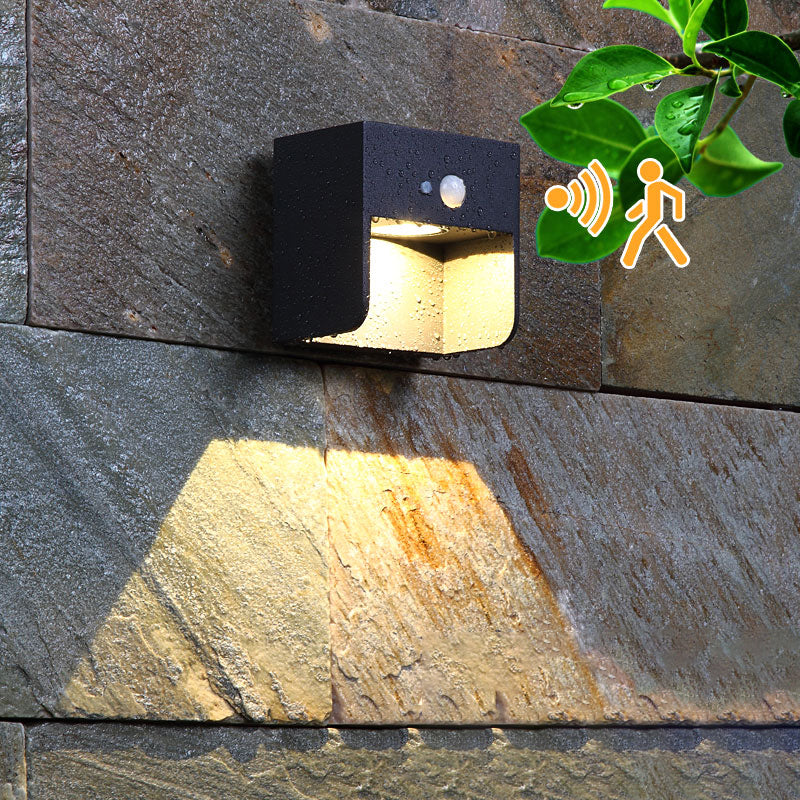 Box Solar Wall Lamp Simple Style Metal Black Finish Wall Mount Lighting for Pathway Clearhalo 'Wall Lamps & Sconces' 'Wall Lights' Lighting' 2336944
