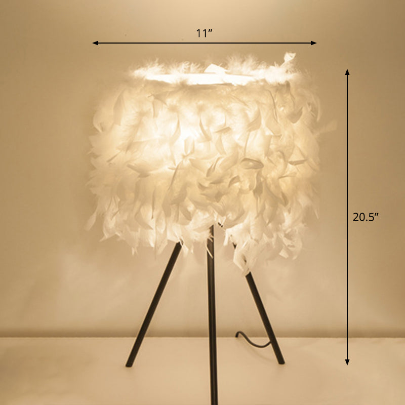 Feather Lampshade Nightstand Lamp Minimalist 1-Bulb Black Table Light for Bedroom Clearhalo 'Lamps' 'Table Lamps' Lighting' 2365052