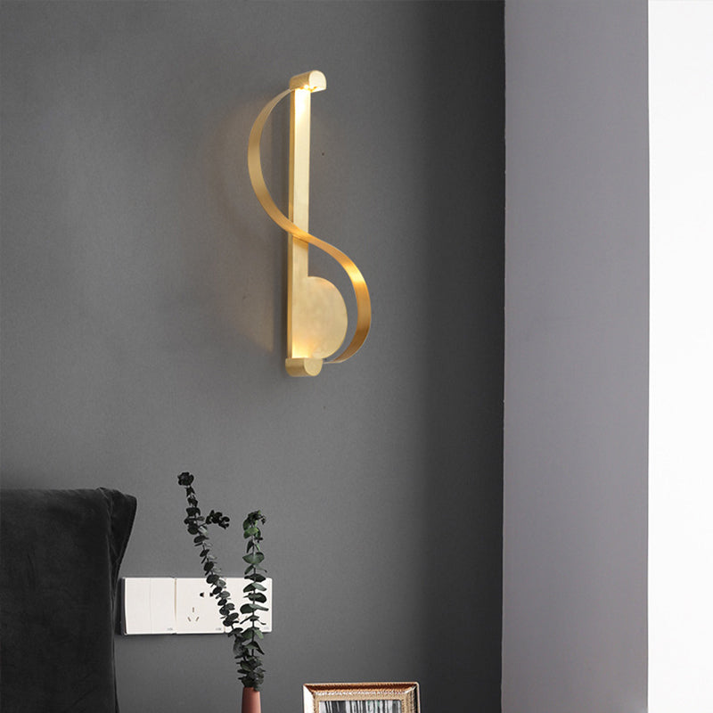 Brass Curve LED Wall Mount Light Minimalistic Metal Wall Sconce Lamp for Living Room Clearhalo 'Cast Iron' 'Glass' 'Industrial' 'Modern wall lights' 'Modern' 'Tiffany' 'Traditional wall lights' 'Wall Lamps & Sconces' 'Wall Lights' Lighting' 2384912