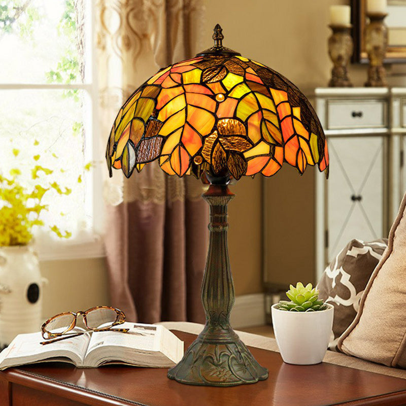 Grape Leaf Patterned Night Light 1-Bulb Tiffany Glass Traditional Table Lamp for Bedroom Clearhalo 'Lamps' 'Table Lamps' Lighting' 2388842