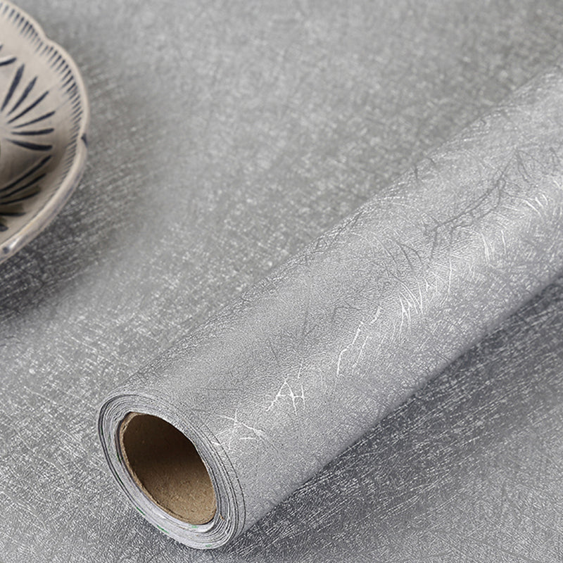 Peel off Plain Wallpaper Roll Scandinavian Style Non-Woven Wall Covering, 32.3 sq ft Silver Wallpaper Roll Clearhalo 'Modern wall decor' 'Modern' 'Wallpaper' Wall Decor' 2412513