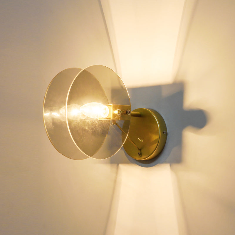 Clear Glass 2 Disk Sconce Modernist 1 Light Wall Mount Light Fixture in Gold for Living Room Clearhalo 'Cast Iron' 'Glass' 'Industrial' 'Modern wall lights' 'Modern' 'Tiffany' 'Traditional wall lights' 'Wall Lamps & Sconces' 'Wall Lights' Lighting' 242998