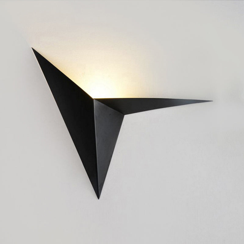 Polygon Wall Sconce Light Contemporary Style Metal LED Black/White Wall Lamp for Living Room, Warm/White Lighting Clearhalo 'Cast Iron' 'Glass' 'Industrial' 'Modern wall lights' 'Modern' 'Tiffany' 'Traditional wall lights' 'Wall Lamps & Sconces' 'Wall Lights' Lighting' 245165