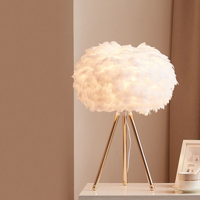 Nordic Style Spherical Nightstand Light Feather 1 Head Living Room Accent Table Lamp Gold White Bracket Clearhalo 'Lamps' 'Table Lamps' Lighting' 2478584