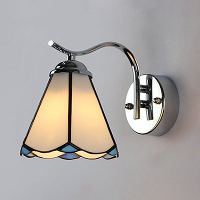 Scalloped Edged Wall Lamp Country Stained Glass 1 Light Wall Mount Fixture in White/Beige for Bedside White Clearhalo 'Industrial' 'Middle century wall lights' 'Tiffany wall lights' 'Tiffany' 'Wall Lamps & Sconces' 'Wall Lights' Lighting' 25083